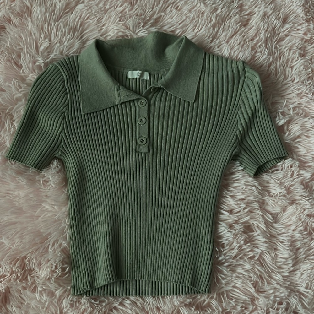 Active Green Button Up